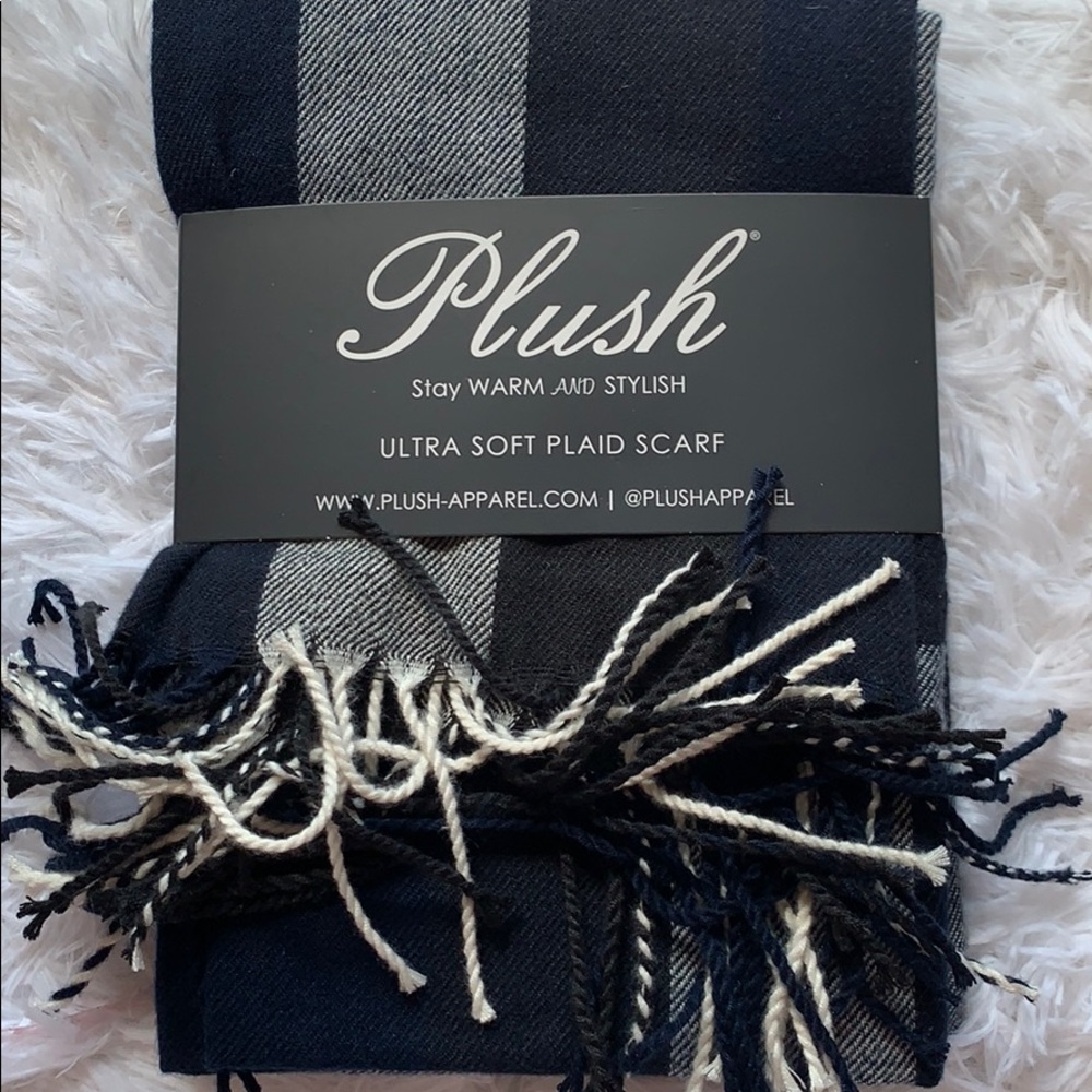 Plush ultra soft plaid scarf - Picture 6 of 7